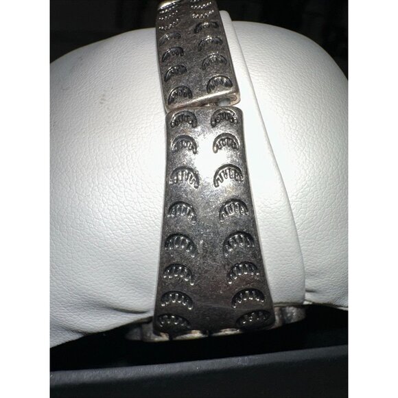 Vintage-Style Bracelet With Faux Turquoise Stone & Silver-Tone Scalloped Design - Picture 3 of 6